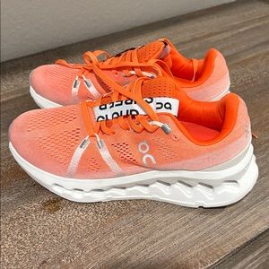 On Running Cloud Womens Orange & White Athletic Shoes, Sneakers Size 7 / Eur 38